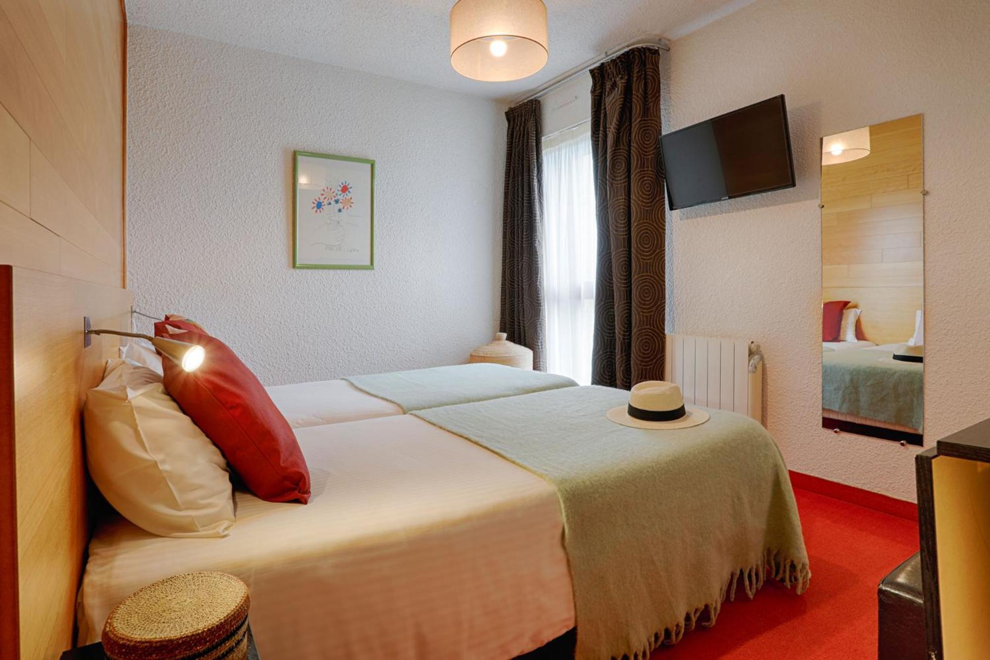 Hotel Le Branhoc - Brit Hotel Оре Екстериор снимка